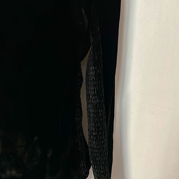 Rebecca Taylor NWT Elegant Black Velvet Long Sleeve Shirt Top **Size 4** 🌺🌺 - Picture 3 of 5